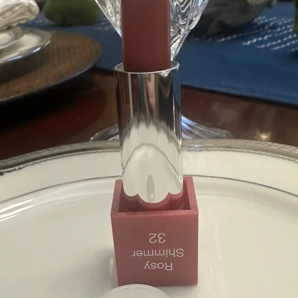 Elizabeth Arden new full size tester beautiful color Rosy shimmer‎ 32 lipstick